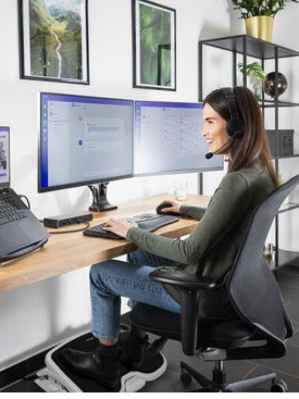 Kensington Solemate Adjustable Footrest With Foam Pad